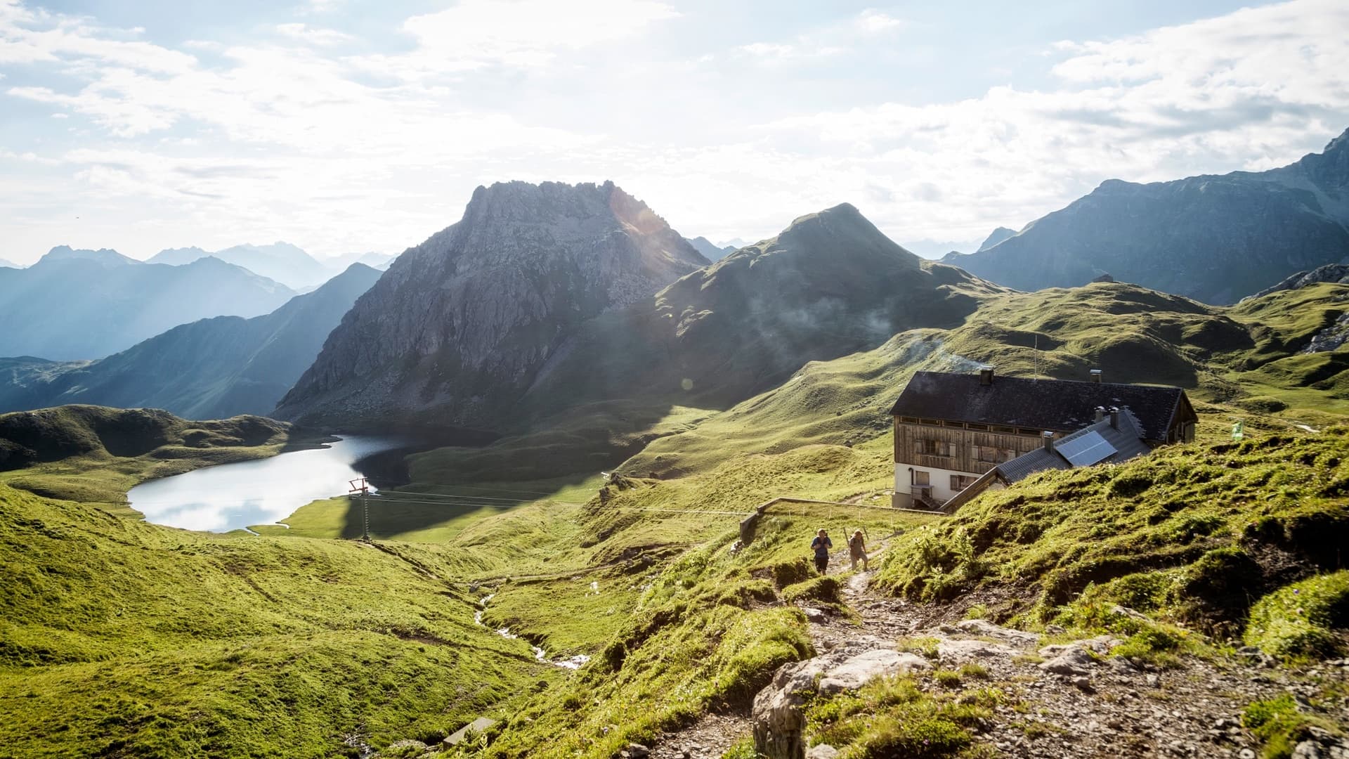 The Tilisuna hut in its bowl of mountains